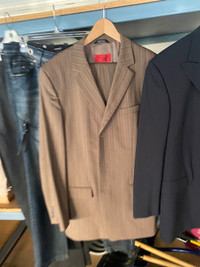 HUGO BOSS men’s suit 44L Brown striped Like New