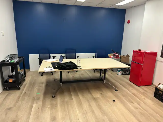broad room table  in Dining Tables & Sets in Mississauga / Peel Region - Image 2