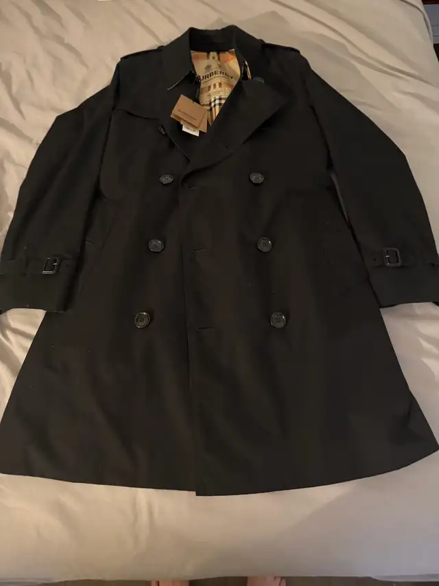 men Burberry Chelsea Black Trench Coat in Men's in City of Toronto - Image 5