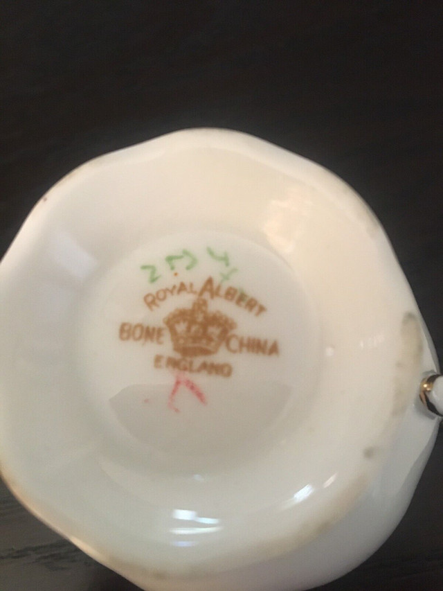 Vintage royal Albert cup and saucer  in Arts & Collectibles in Oakville / Halton Region - Image 2