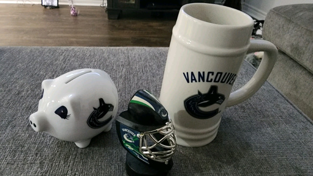New lots of 3 NHL Vancouver Canucks items. in Arts & Collectibles in Mississauga / Peel Region - Image 2