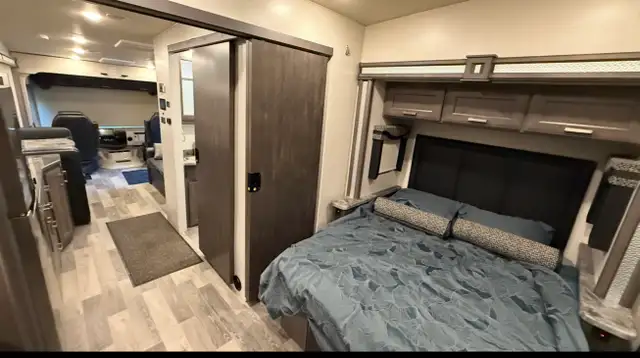 2023 Thor Outlaw 38MB Toy Hauler Motorhome in RVs & Motorhomes in Burnaby/New Westminster - Image 6