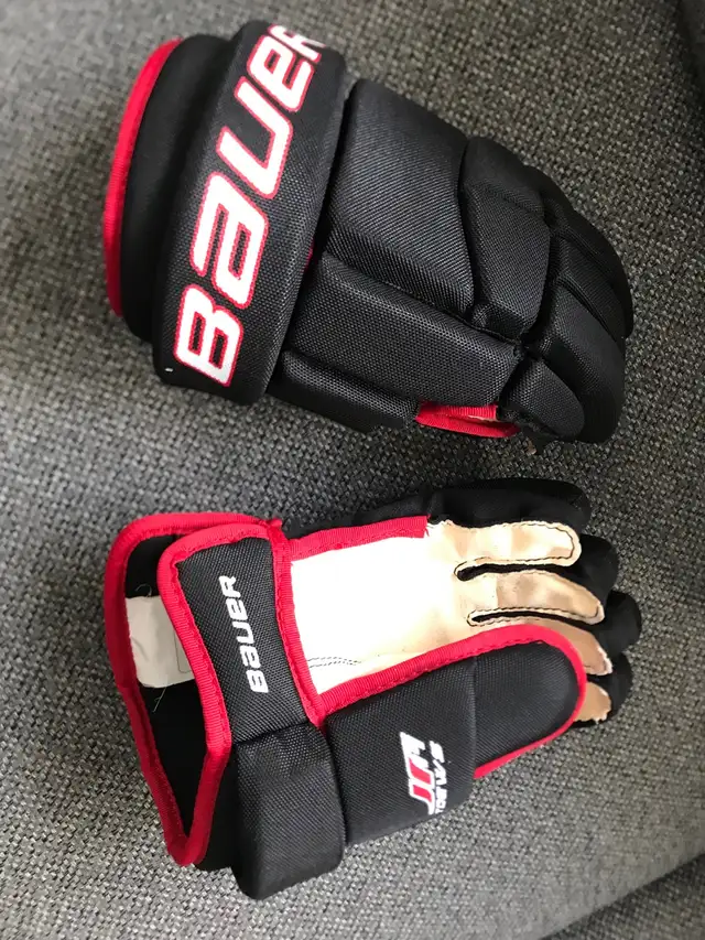 Like new 10 inch Bauer hockey gloves for kids  in Hockey in Hamilton - Image 2