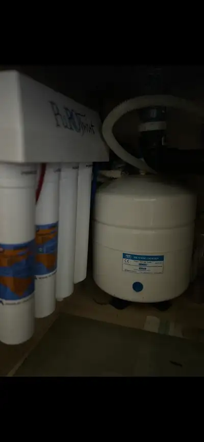 I'm selling a used PuROTwist reverse osmosis system, perfect for providing clean and filtered water....