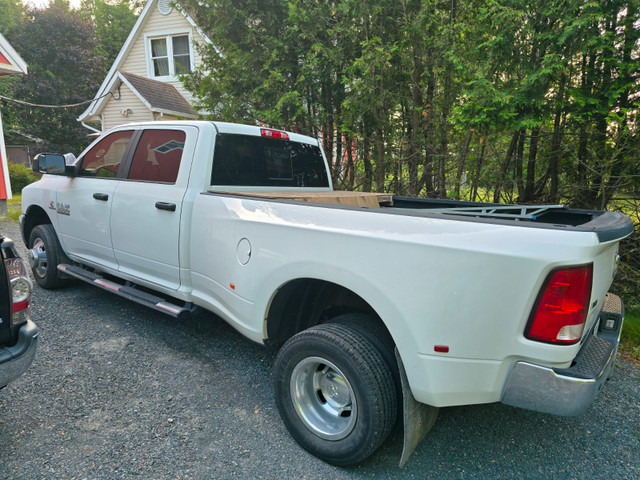 RAM 2014 3500 roues doubles boîte de 8 dans Autos et camions  à Sherbrooke - Image 2
