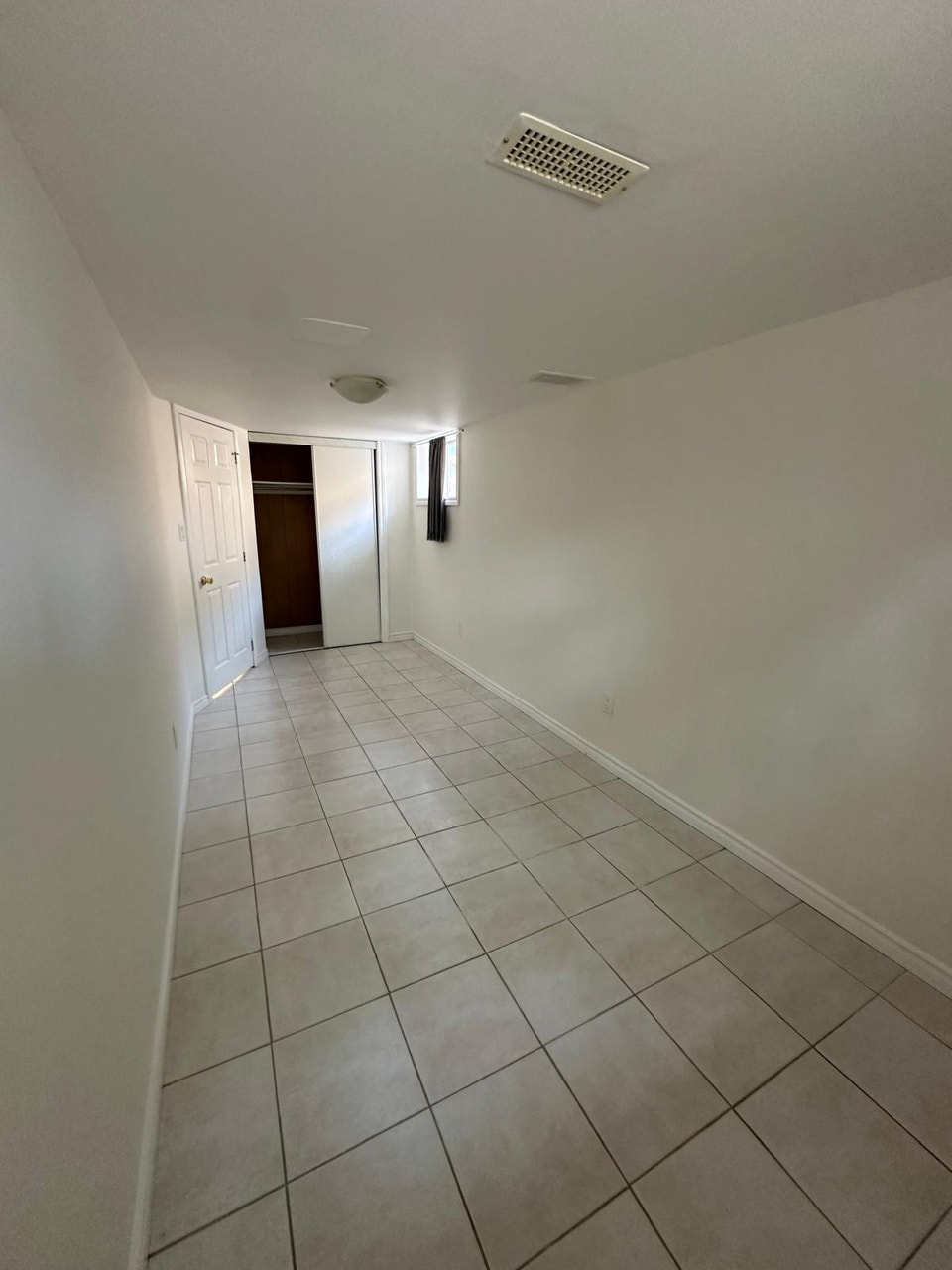 Semi Detached Raised Bungalow in Mississauga (Downstairs Unit) 5