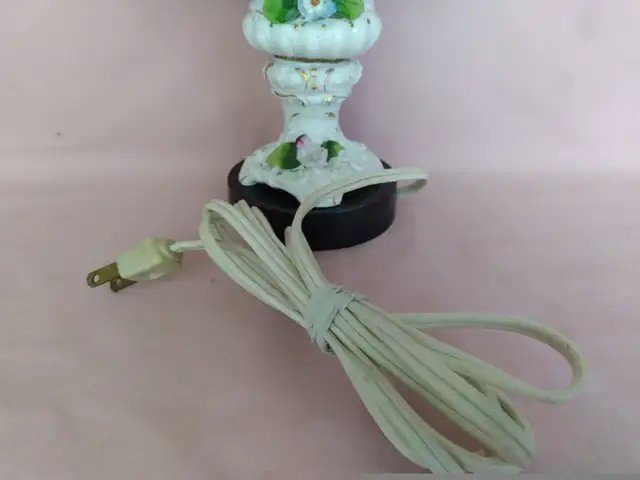 Antique Dresden Table Lamp in Indoor Lighting & Fans in Barrie - Image 9