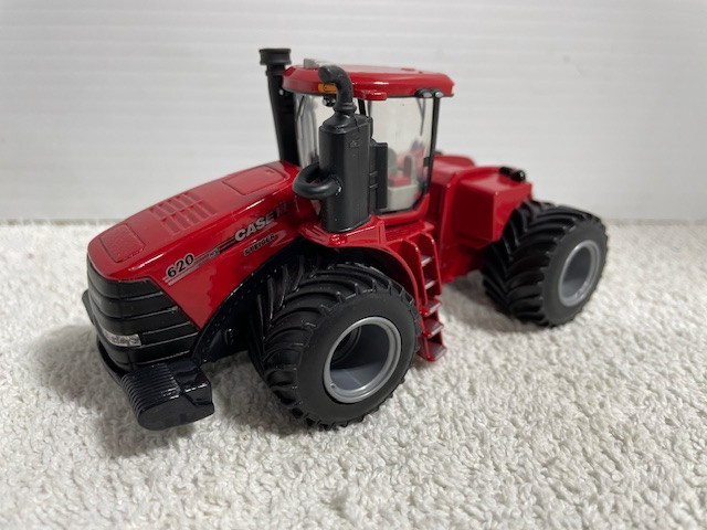 1/64 CASE IH Steiger 620 w/LSW's 4wd Farm Toy Tractor in Toys & Games in Regina