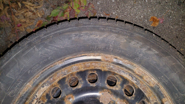 225/65-R17 winter tires on rims in Tires & Rims in Markham / York Region - Image 2