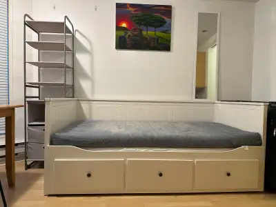 Clean fully furnished studio for rent in Annex near Harbord St and Spadina Ave, large window with su...