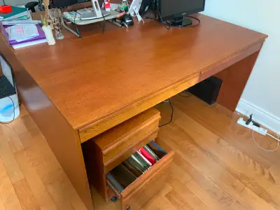 Bureau de travail avec classeur et petit meuble de rangement., View more