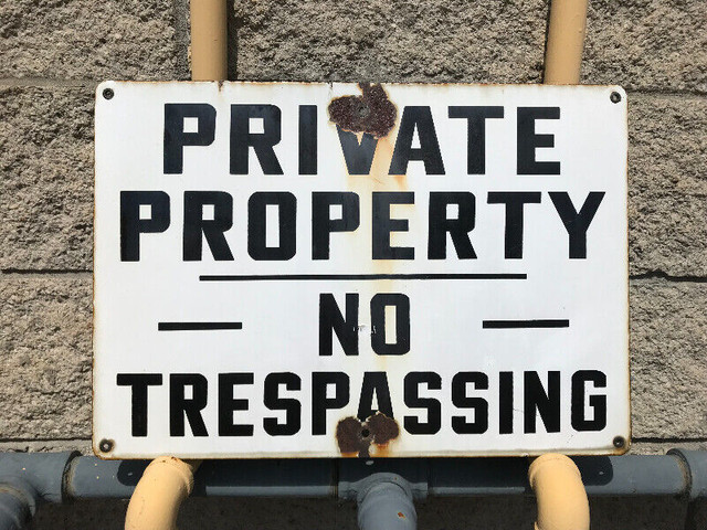 2  VINTAGE PORCELAIN SIGNS - PRIVATE PROPERTY NO TRESPASSING - in Arts & Collectibles in Mississauga / Peel Region - Image 2
