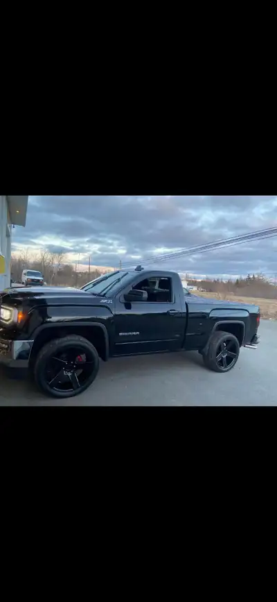 Set 22" Dub rims on brand new 285-45-22 Black Hawk Ridge Crawlers A/Ts 6x139.7 off 2017 GMC Sierra R...