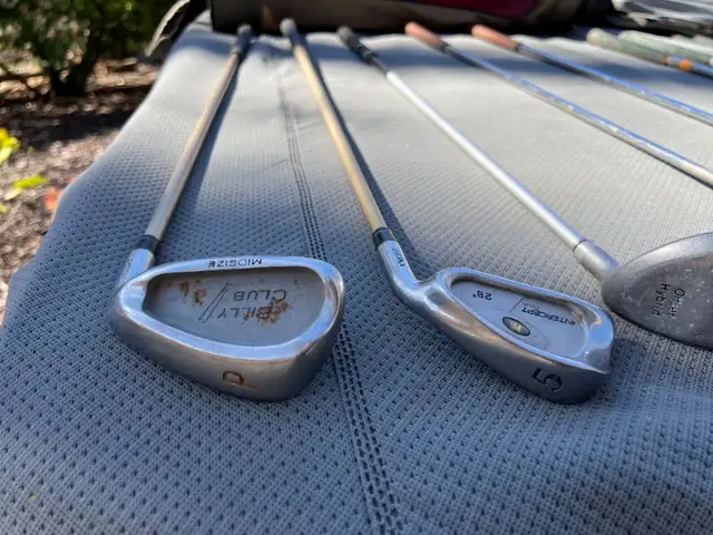 GOLF - CHEAP VINTAGE GOLDSMITH IRONS / SLAZENGER / SUNDAY BAGS in Golf in Mississauga / Peel Region - Image 8