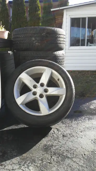 5 PNEUS P225/50R/93V 300 $