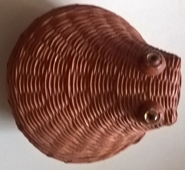 Vintage Small Handcrafted Woven Wicker Rattan Frog Trinket Box in Arts & Collectibles in Oshawa / Durham Region - Image 3