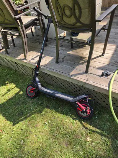 Get around town in style with this pre-owned Gyrocopters Flash 6.0 Max electric scooter, featuring a...