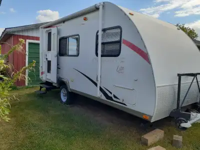 Very clean, sleeps 4, propane stove, furnace/AC, 2-way fridge, large freezer, 3 pcs bathroom, outsid...