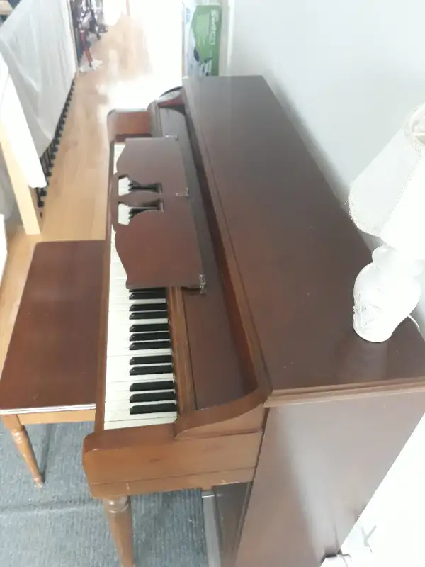 Piano WURLITZER in Pianos & Keyboards in Saint-Hyacinthe - Image 3