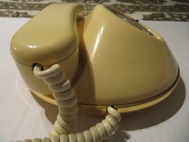 Northern Telecom Pancake Flying Saucer Rotary Phone 1960-70sRare in Arts & Collectibles in Mississauga / Peel Region - Image 11