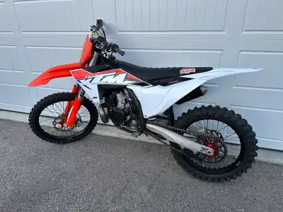 Fuel injected 2 stroke. Electric start. Excellent condition and runs great. Low hours. Orange anodiz...