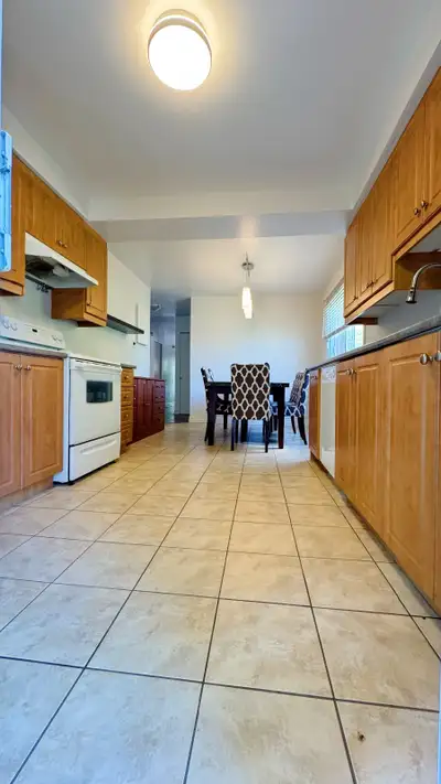 Beautiful big 4-1/2 Duplex lower with garden