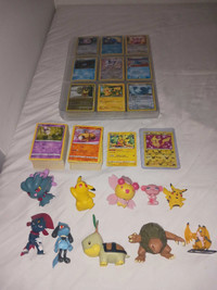 560 pokemon cards, 65 holograms,10 figures 