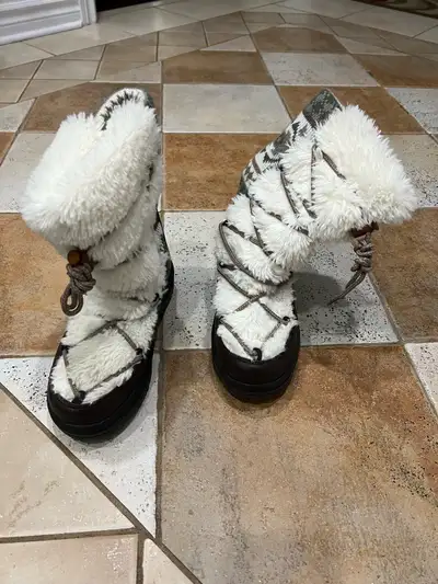 The Original MUK LUKS Women’s Winter Boots – Size 8, View more