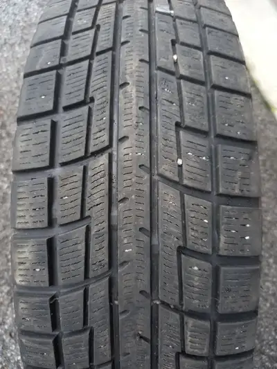 4 pneu hiver yokohama iceguard 195-65-r15 9/32 bon pour 2 ou 3 hiver 300$ les 4 514|452|9727