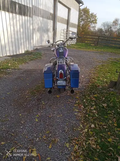 09 DELUXE Black Ice/Blue Ice original Harley factory paint job, 49993 original KM. Excellent conditi...