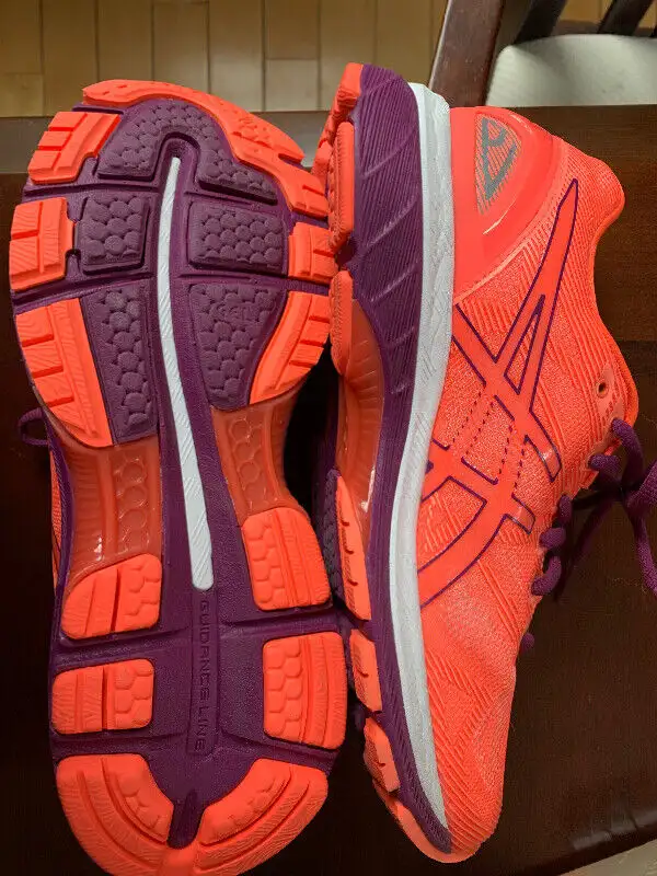 Womens sneakers in Women's - Shoes in Bedford - Image 5