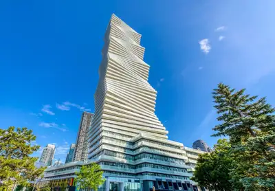 Location: Heart of Mississauga, Steps from Square One Rent Includes: 1 Parking + 1 Locker Available:...