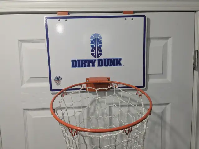 Over-the-door basketball hoop laundry basket in Home Décor & Accents in Edmonton - Image 2
