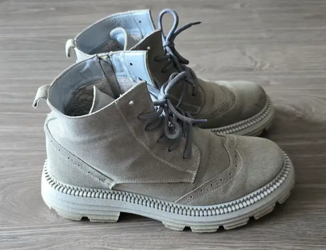 Women Winter boots in Women's - Shoes in Calgary - Image 4