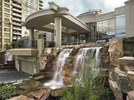 Experience upscale living in the heart of Mississauga. This beautifully maintained 2-bedroom, 2-bath...