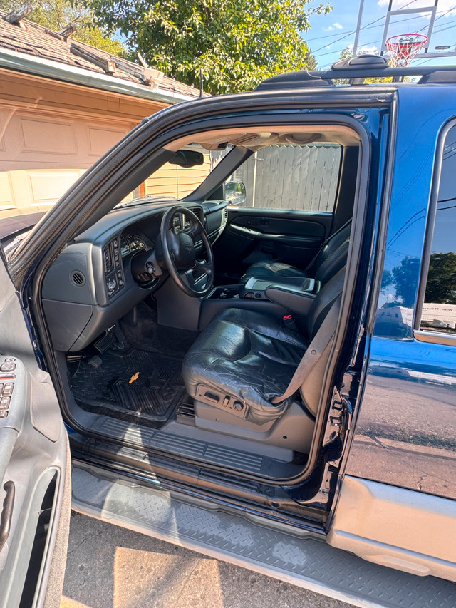 2002 Chevrolet Avalanche LTZ Z71 in Cars & Trucks in Edmonton - Image 4
