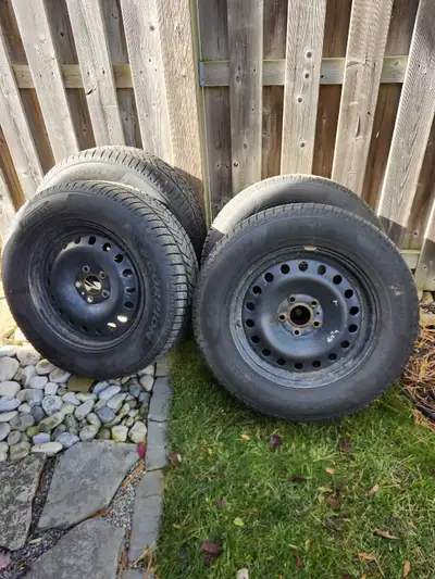 Set off winter tires on rims barely used. 2021 Jeep Grand Cherokee Very good brand, Pirelli tires Ti...