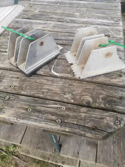 Pieds d'échelles, View more