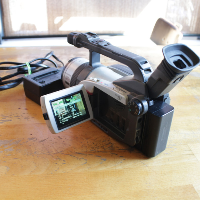 Canon GL1 Camcorder in Cameras & Camcorders in City of Toronto - Image 2
