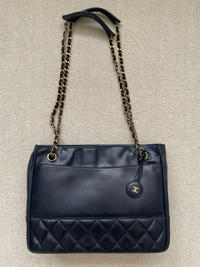 Authentic Chanel leather shoulder chain bag / purse