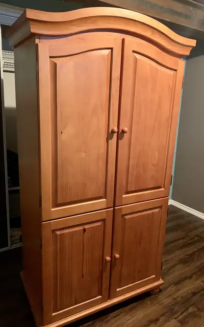 Armoire ou meuble de rangement en pin, View more