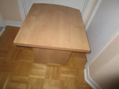table basse de salon propre !! vente rapide 24po x 20.5 x 18.5po, View more