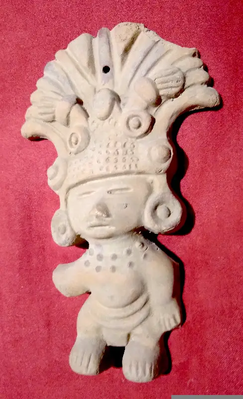 Une des 2 figurines plates terre cuite maya in Arts & Collectibles in Longueuil / South Shore - Image 5