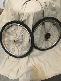 26 “ pair of matching aluminum bike bicycle wheels  Jalco DX221
