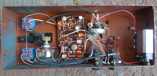 Spektr Spektr-2 80's Vintage Soviet USSR Fuzz Wah guitar pedal in Amps & Pedals in City of Toronto - Image 8