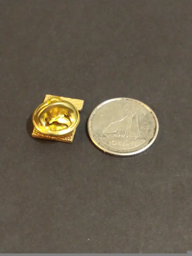 Kanata Valley Minor Hockey Association lapel pin in Arts & Collectibles in City of Toronto - Image 3