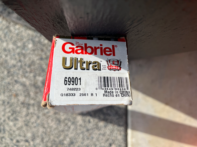 2000 Volvo V70 Front Strut Assemblies / Rear Shocks in Other Parts & Accessories in Nanaimo - Image 4