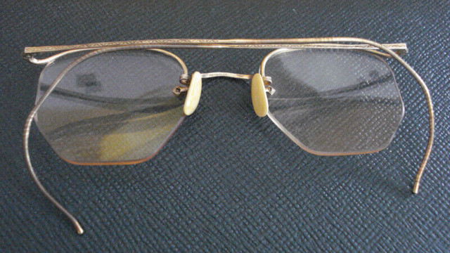 antique gold framed eyeglasses in Arts & Collectibles in Charlottetown - Image 2