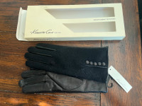 Ladies black gloves