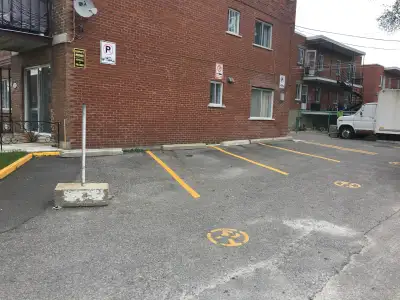 Stationnement a loué a Montreal sur la rue pie ix au coin de rue Villeray libre immediat pour plus d...